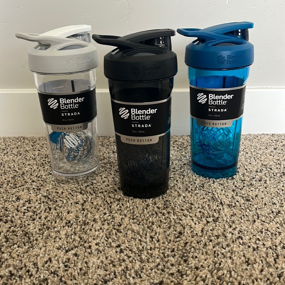 3 Blender Bottle Strada brand new 28 oz